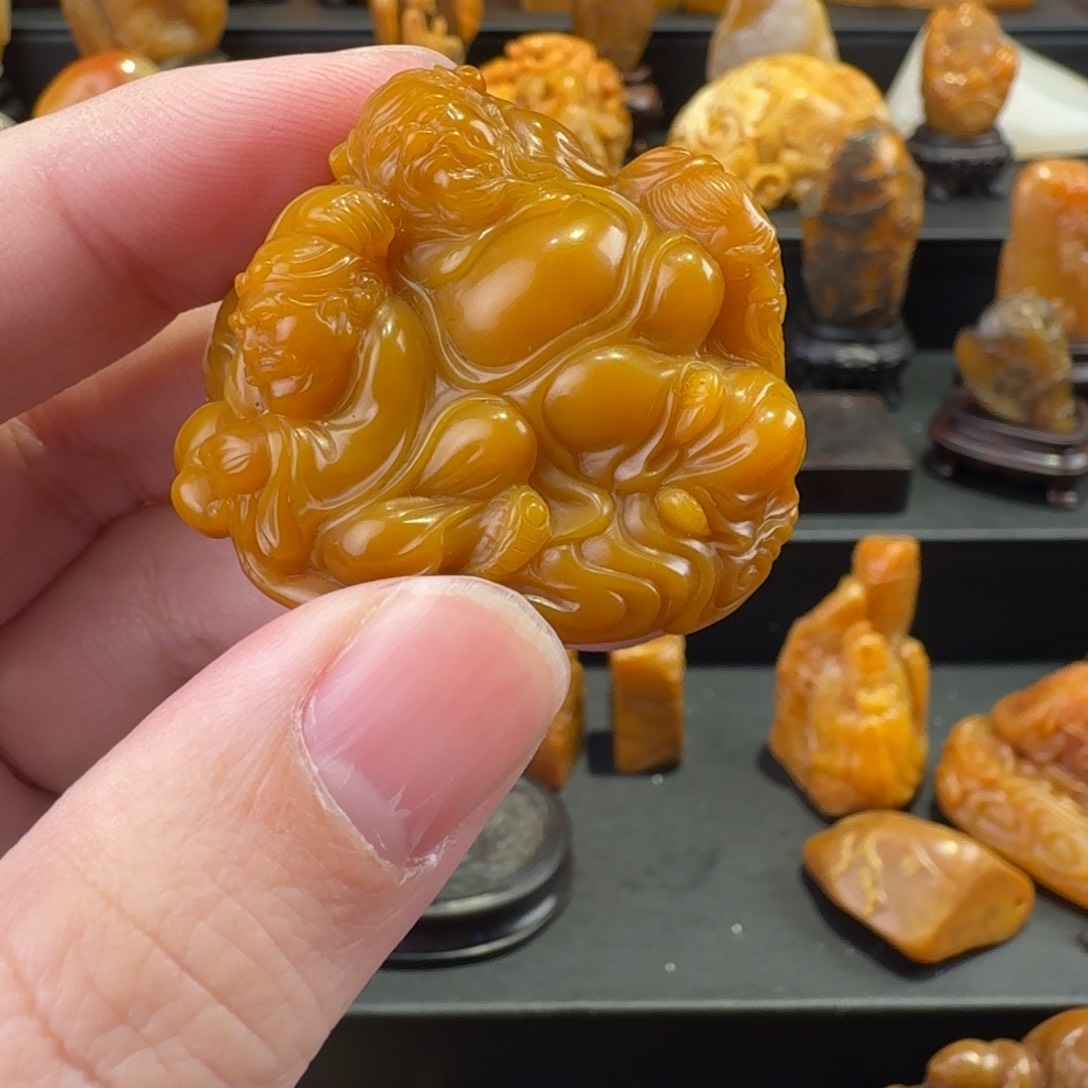 田黄石用****0醉三仙田黄石