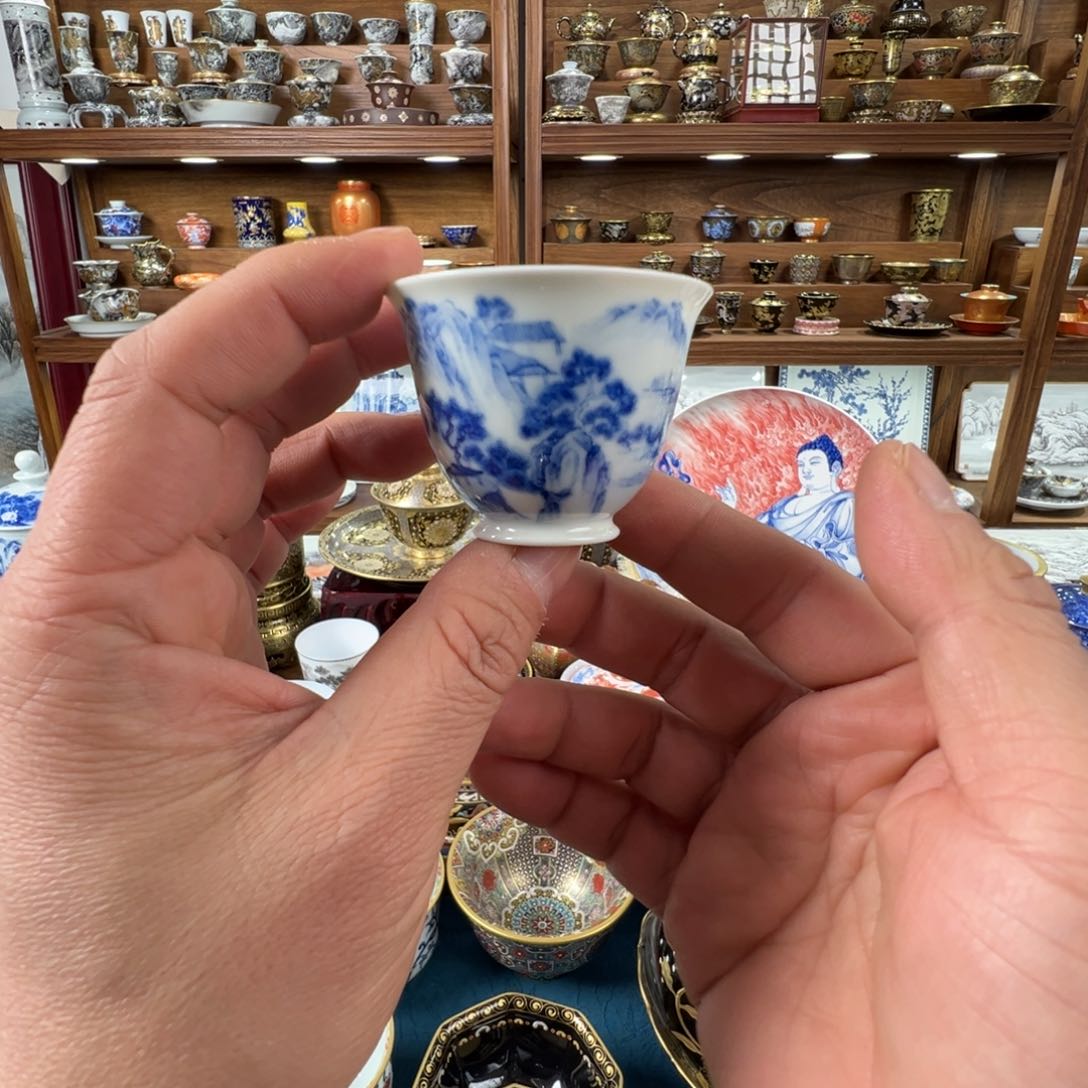全手工绘画青花山水铃铛杯