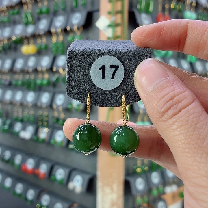 和田玉18K金镶嵌耳饰