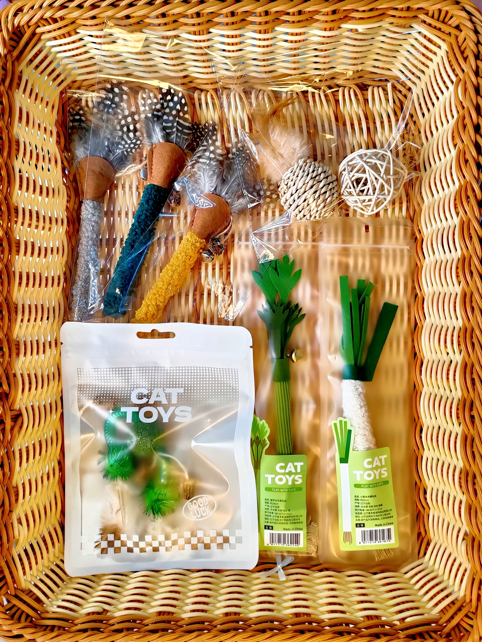 猫咪木天蓼小手持逗猫棒可磨牙清洁口腔兴奋发泄羽毛猫玩具