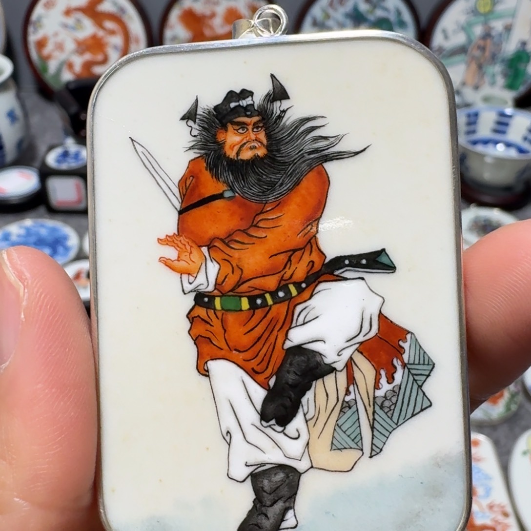 董****瓷片精品挂件一个