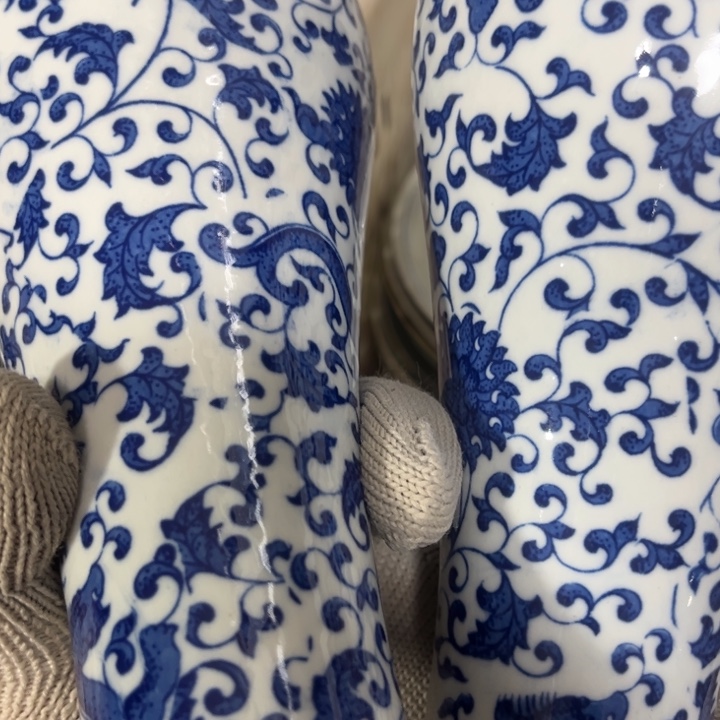 山***友有机玻璃花瓶一对