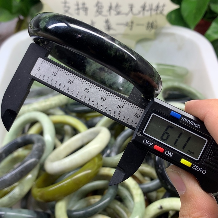 蛇纹石玉未镶嵌手镯18