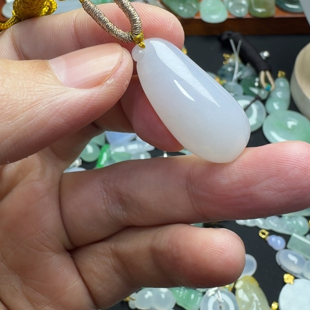 翡翠未镶嵌颈饰福瓜