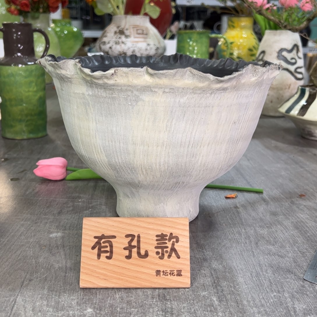 红陶口23高20有孔