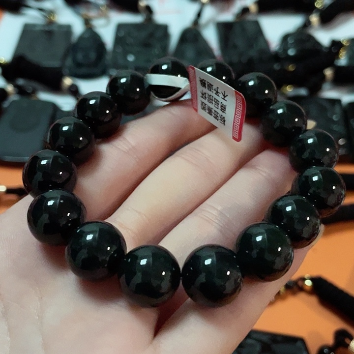 翡翠颈饰未镶嵌骑*