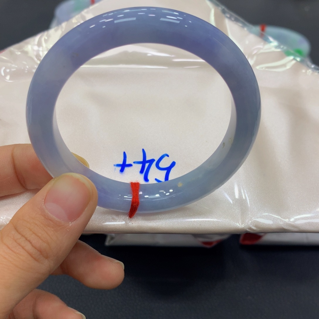 翡翠手镯未镶嵌翡翠