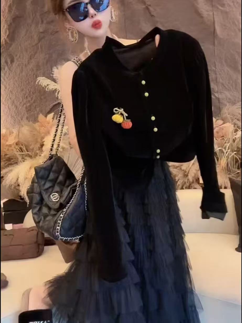 25105洋气彩色扣子百搭衫