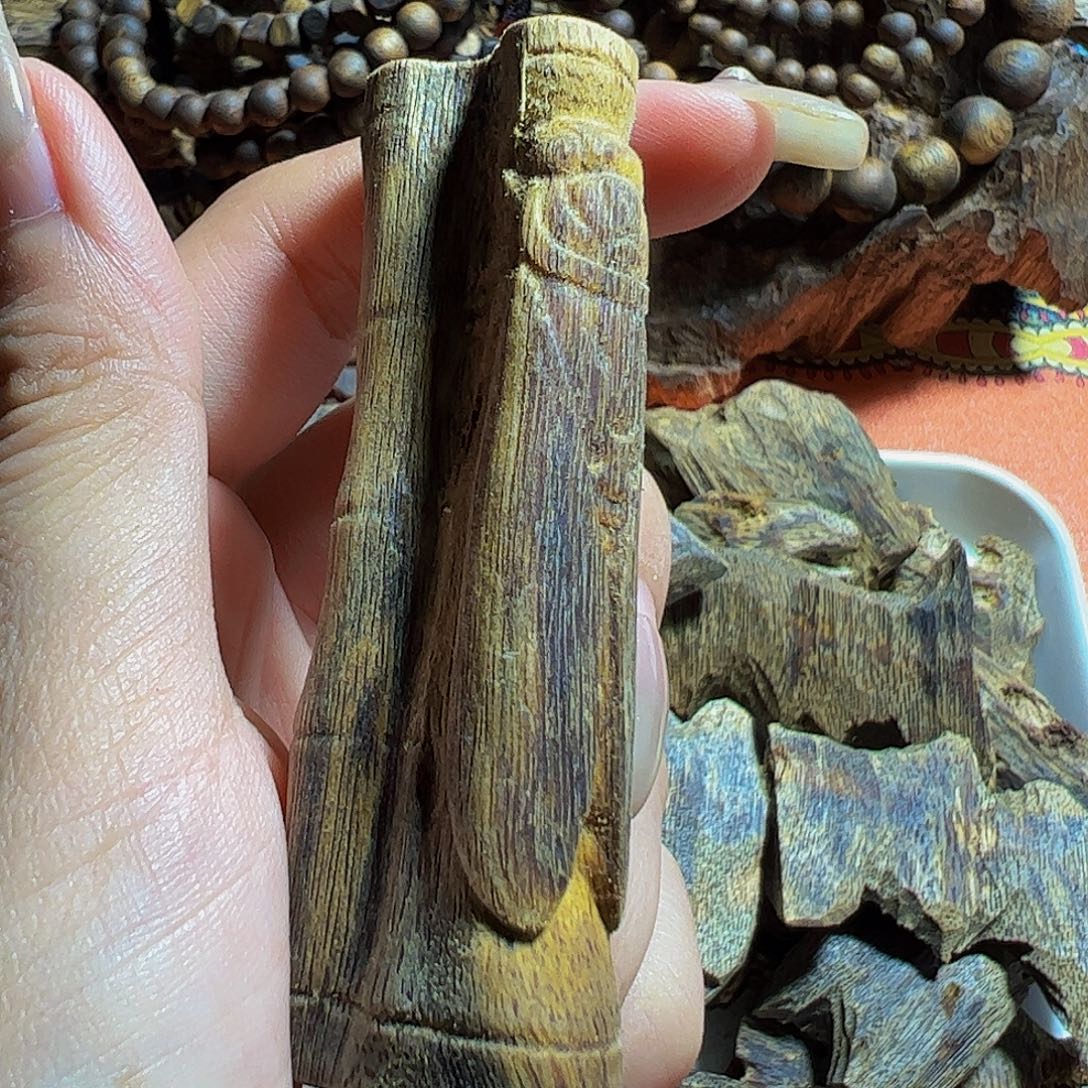 树脂制品绿棋楠千里香雕刻手把牌子11.8