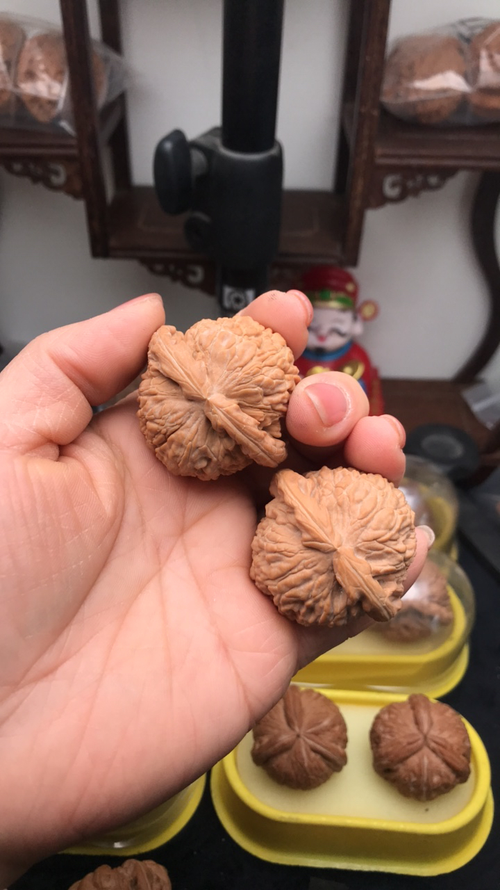 有修白狮子42加文玩核桃