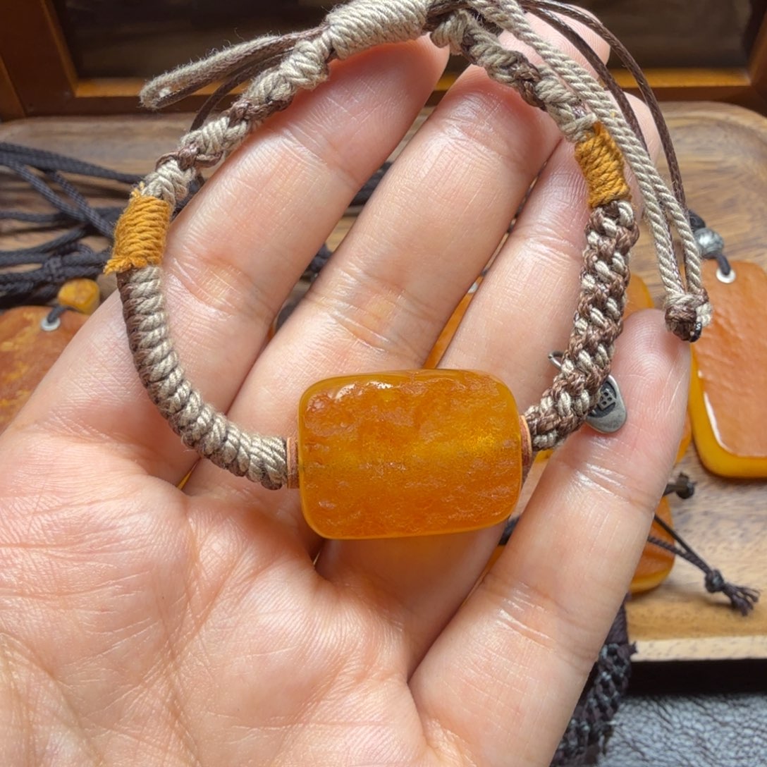 未镶嵌吊坠(赠链)琥珀