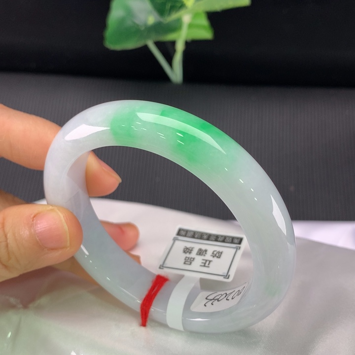 翡翠未镶嵌手镯正圈56