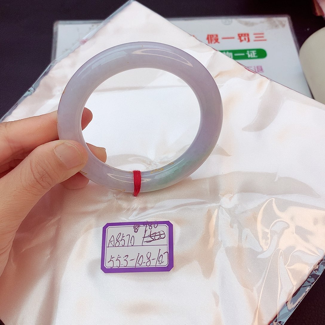 翡翠手镯未镶嵌翡翠