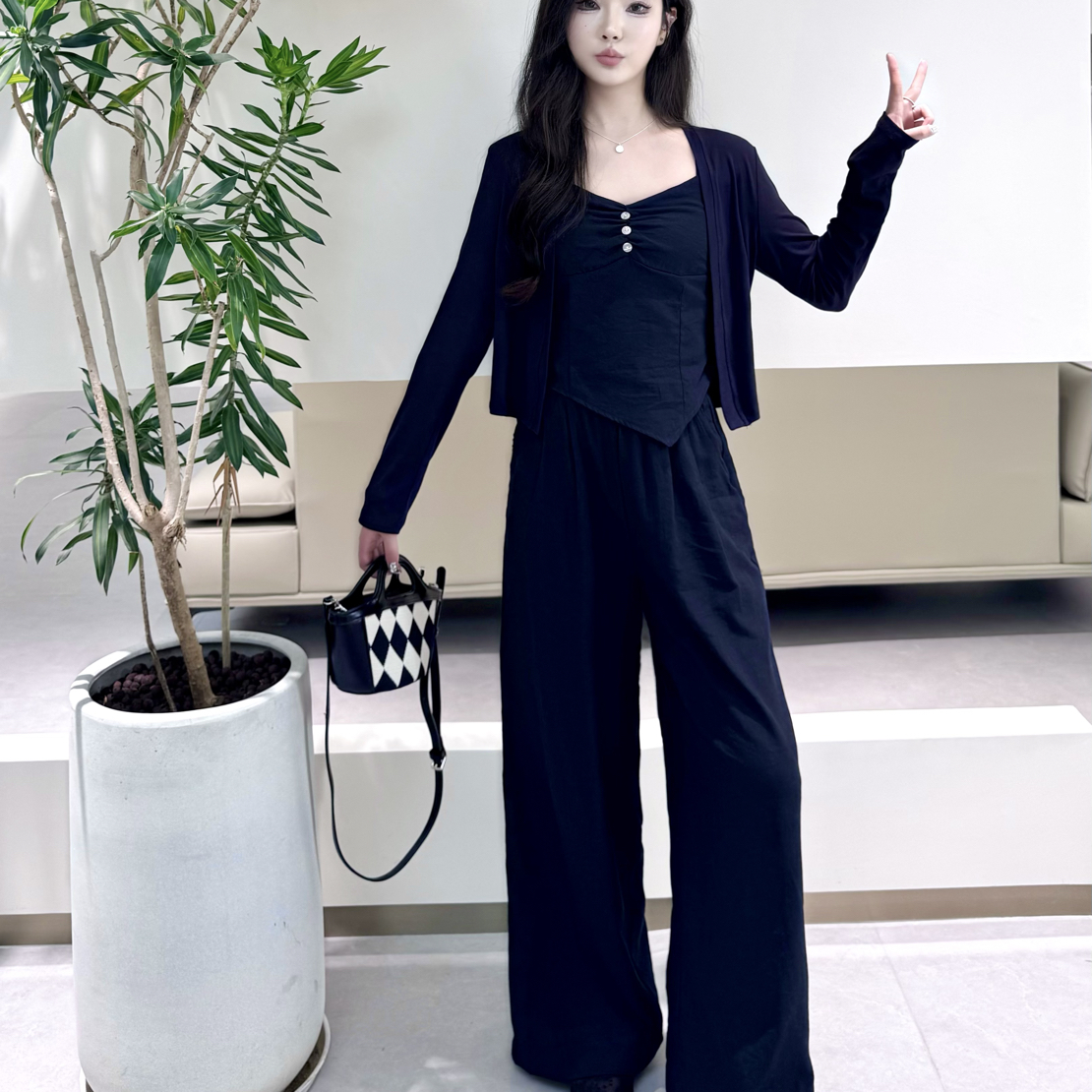 #7077韩版修身显瘦开衫吊带阔腿裤时尚套装