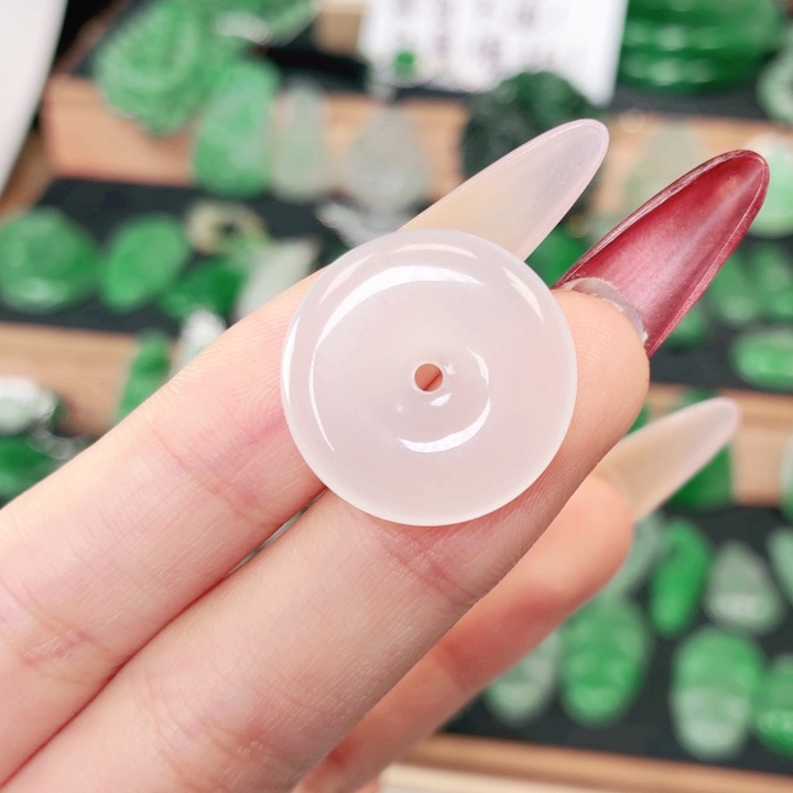 石英质玉（非洲翠）未镶嵌颈饰