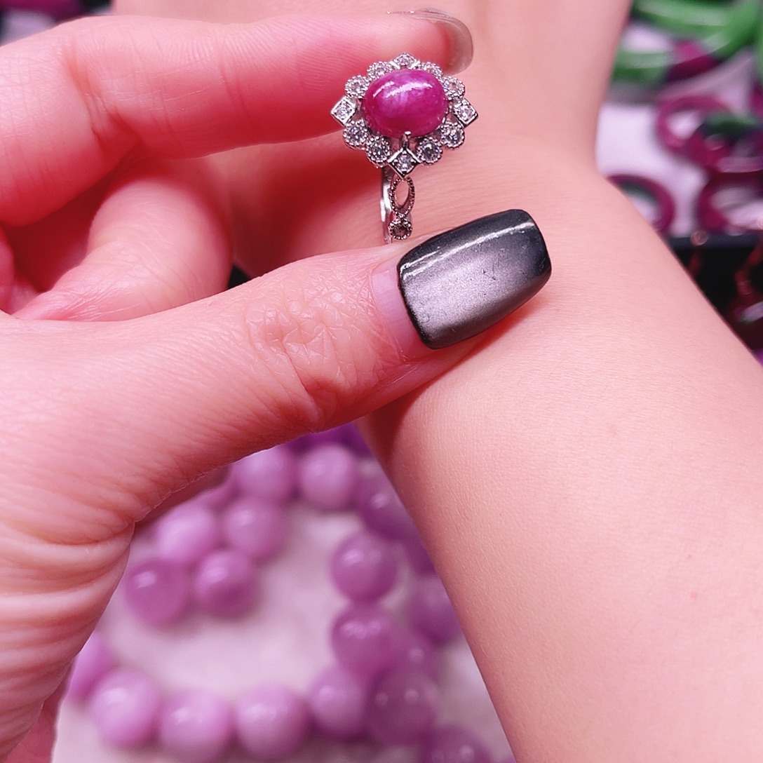 红宝石未镶嵌戒指