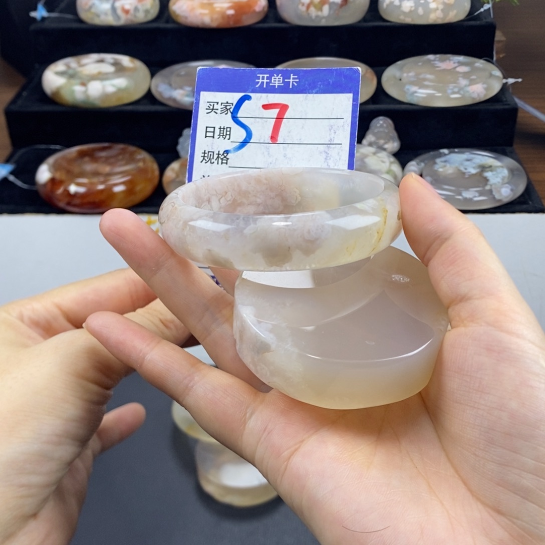 温***家未镶嵌手镯石英质玉