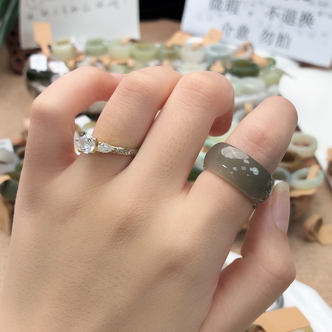 和田玉（糖玉）戒指未镶嵌x26冰透灰轮胎16.9不退换