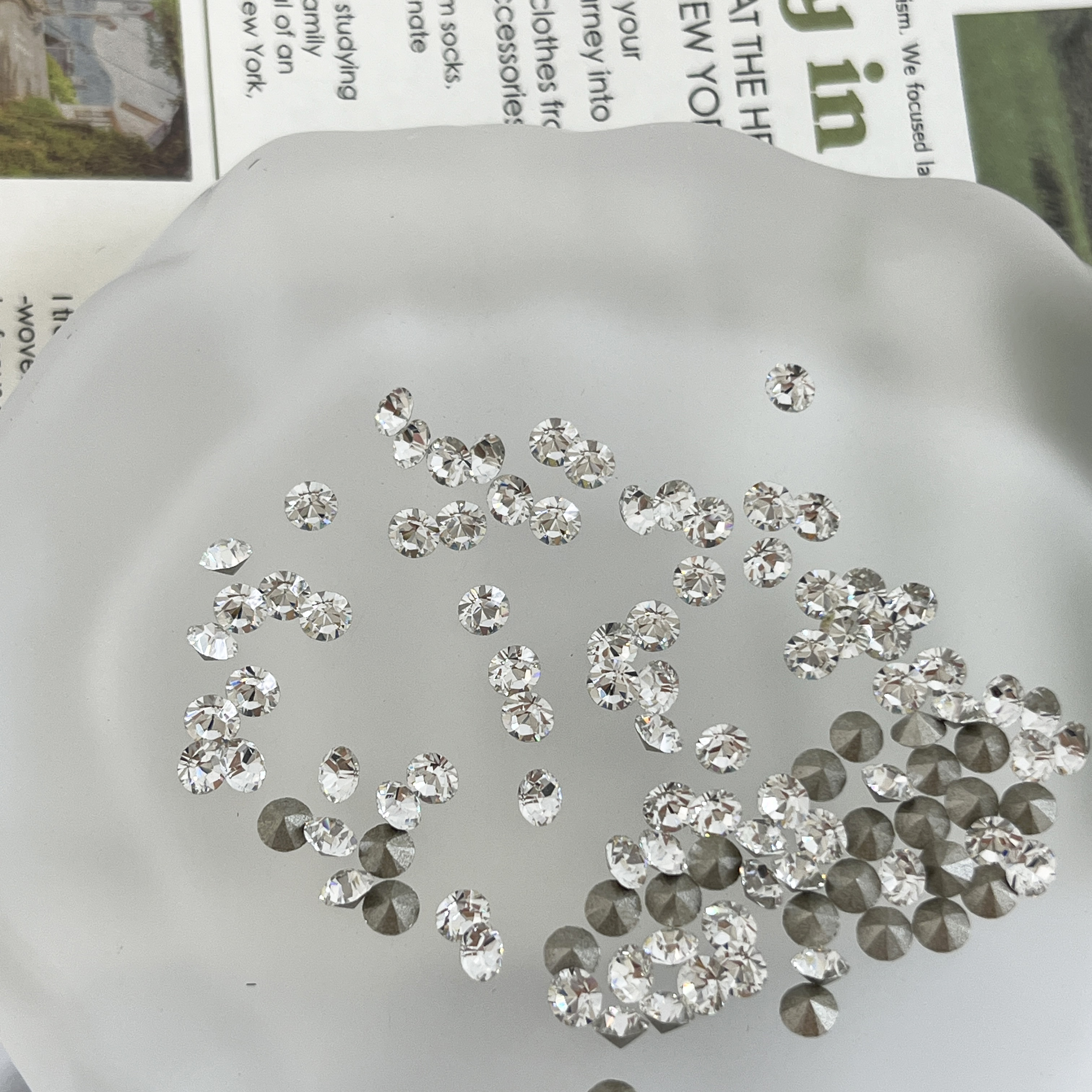 美甲饰品奥地利正品华子1028切面尖底圆形指甲钻透白美甲钻饰.