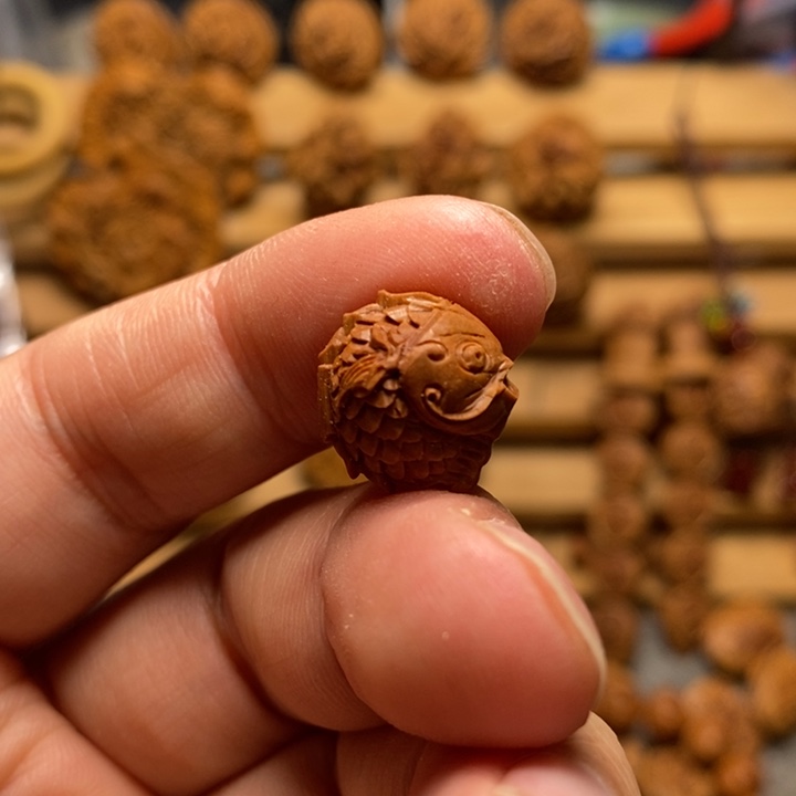 细***部桃核手工雕刻鲤鱼单颗