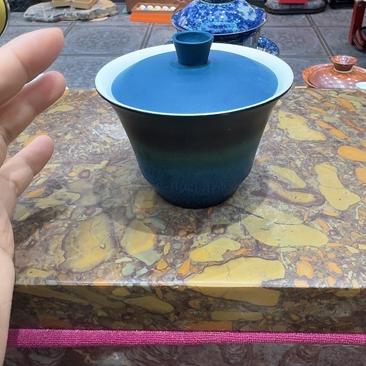 局盐烧盖碗一个，薄胎