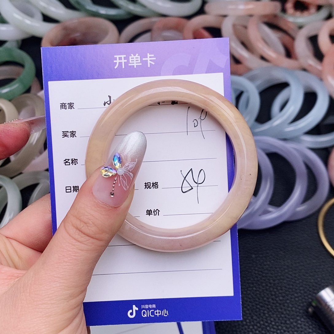 石英质玉手镯未镶嵌