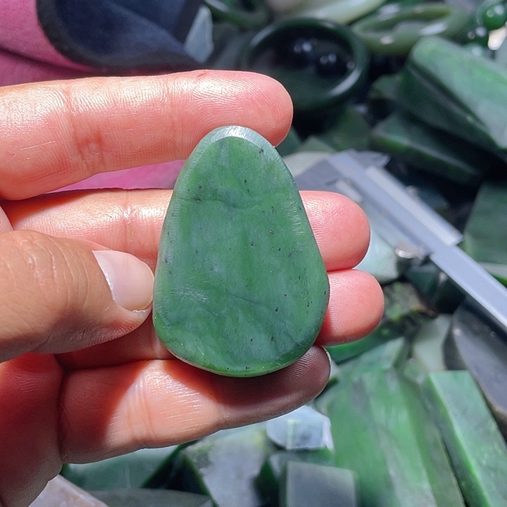 和田玉（碧玉）未镶嵌珠宝奇石