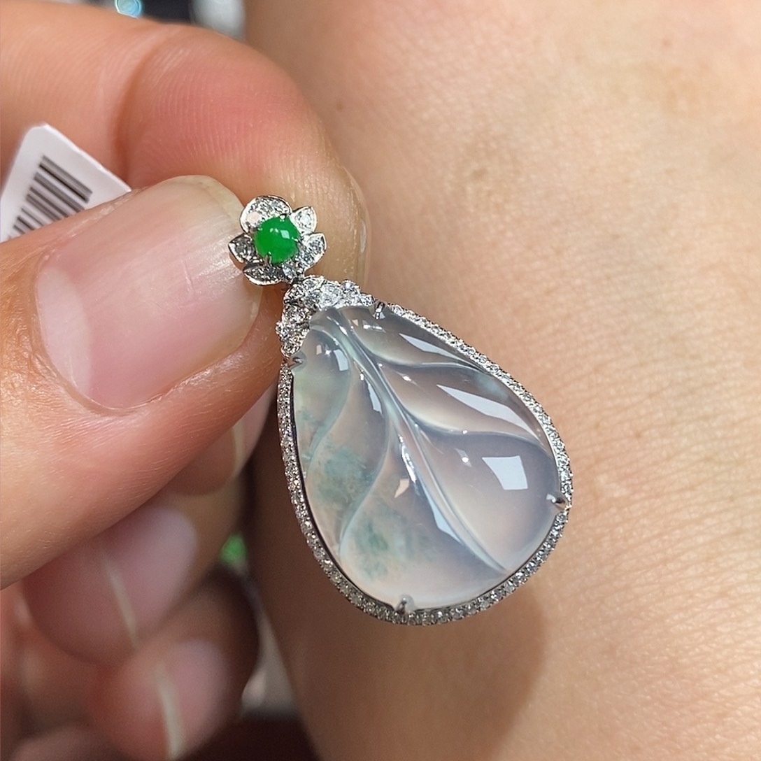 翡翠颈饰18K金镶嵌叶子