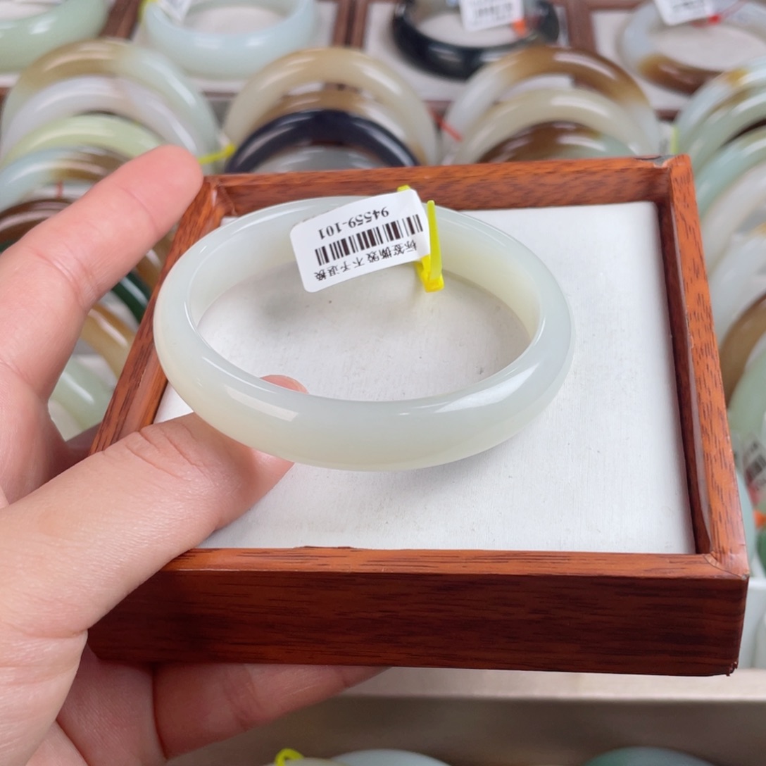 【闪购商品】和田玉手镯未镶嵌.57.34