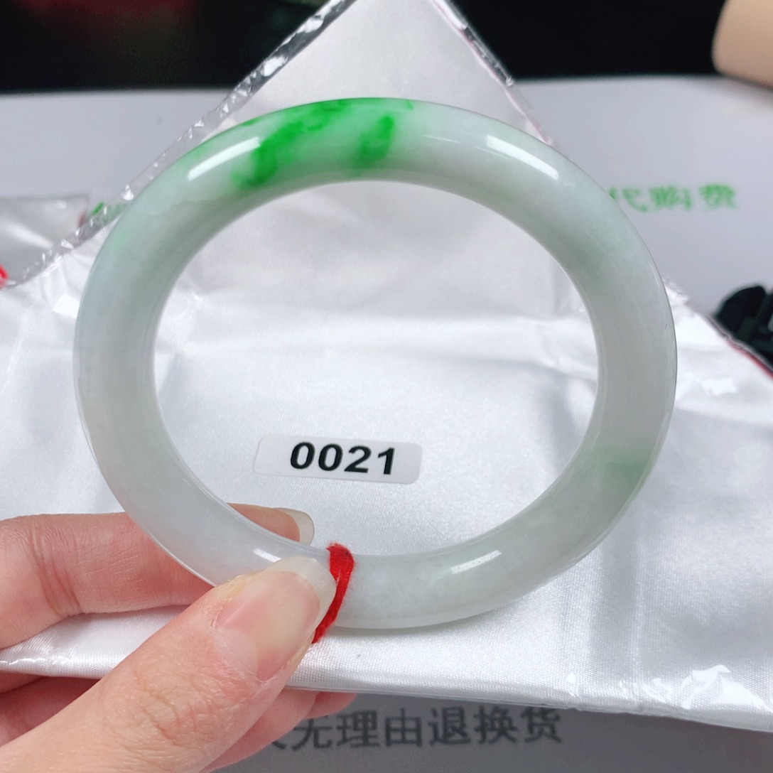翡翠手镯（圆镯）未镶嵌君**兰61圈
