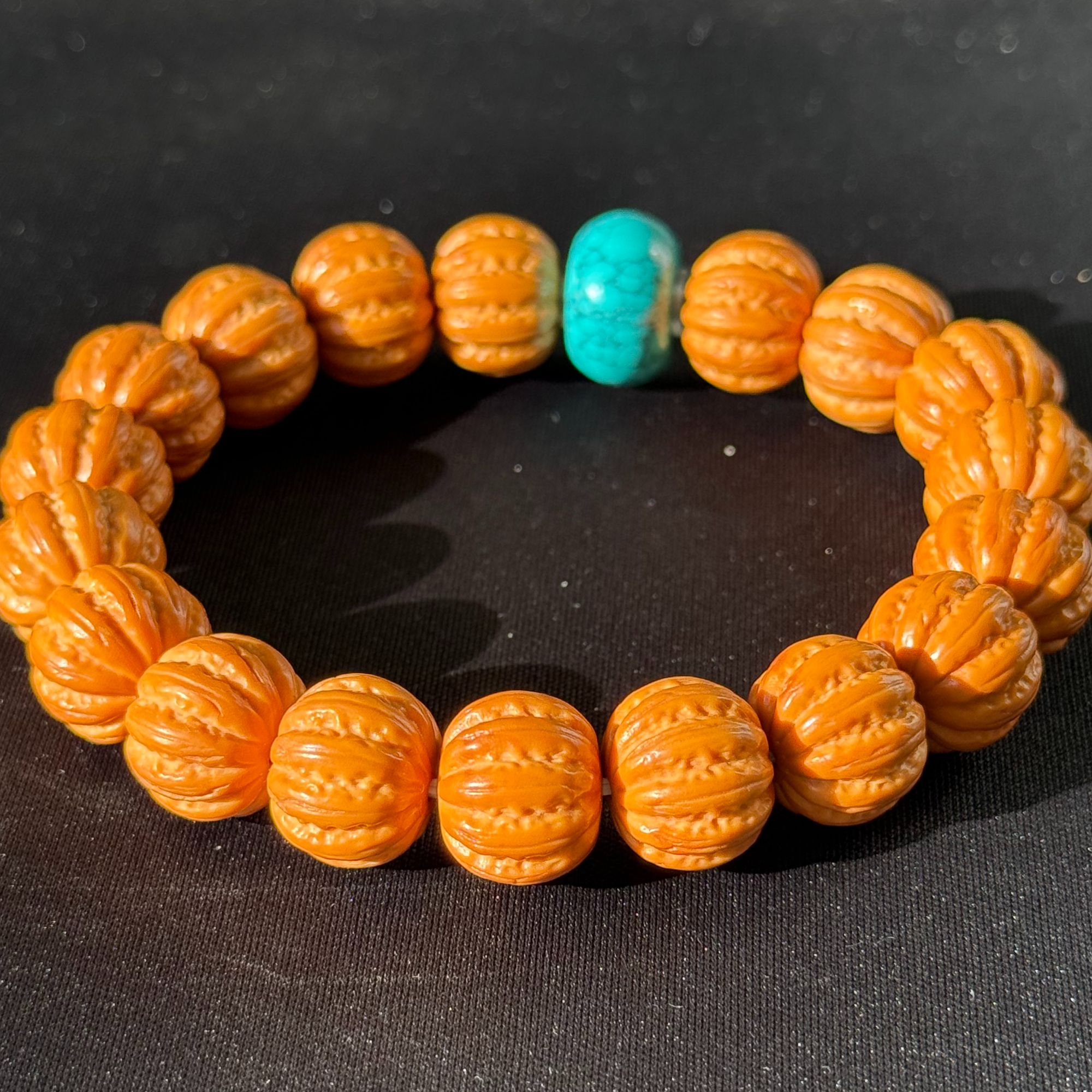 木心出品--猴头精工飞碟八棱14左右带绿配饰