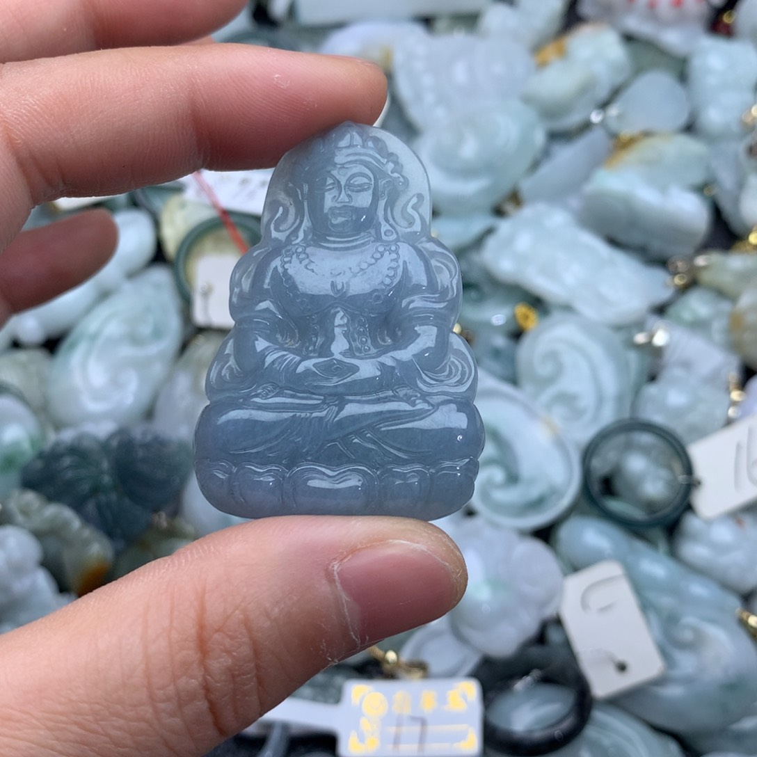 翡翠颈饰未镶嵌5557。