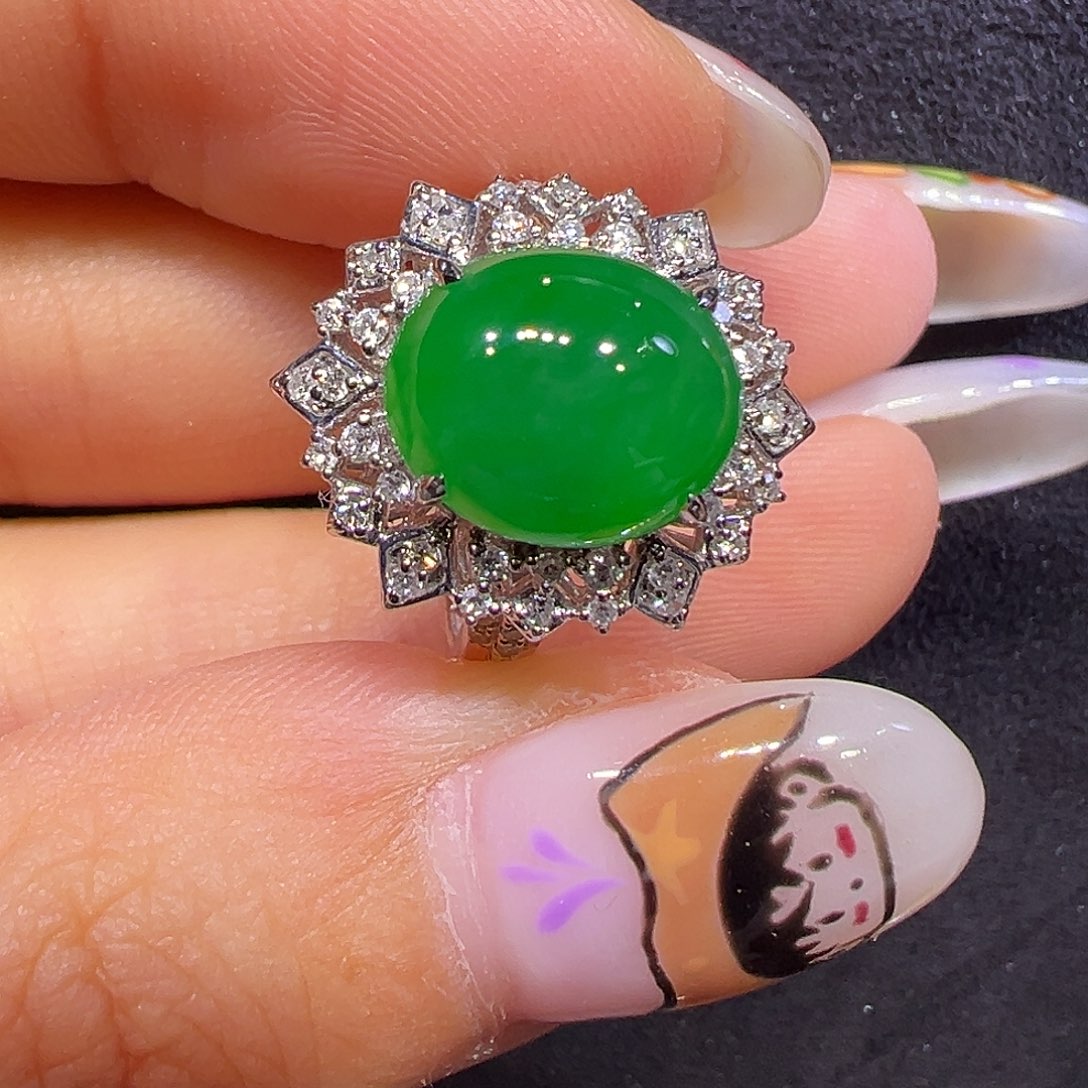 翡翠18K金镶嵌戒指蛋面