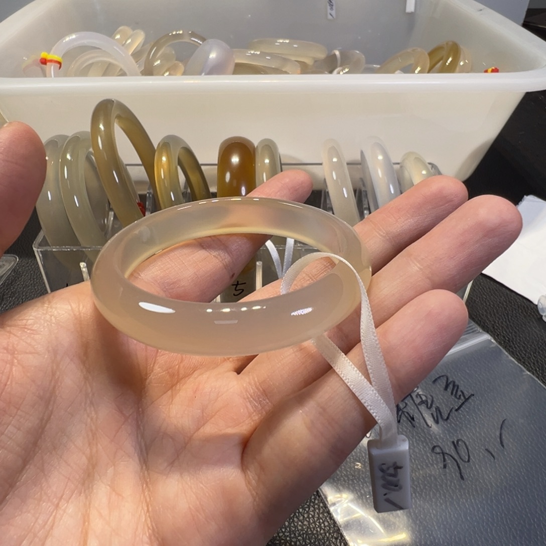 小****玛瑙/玉髓未镶嵌手镯