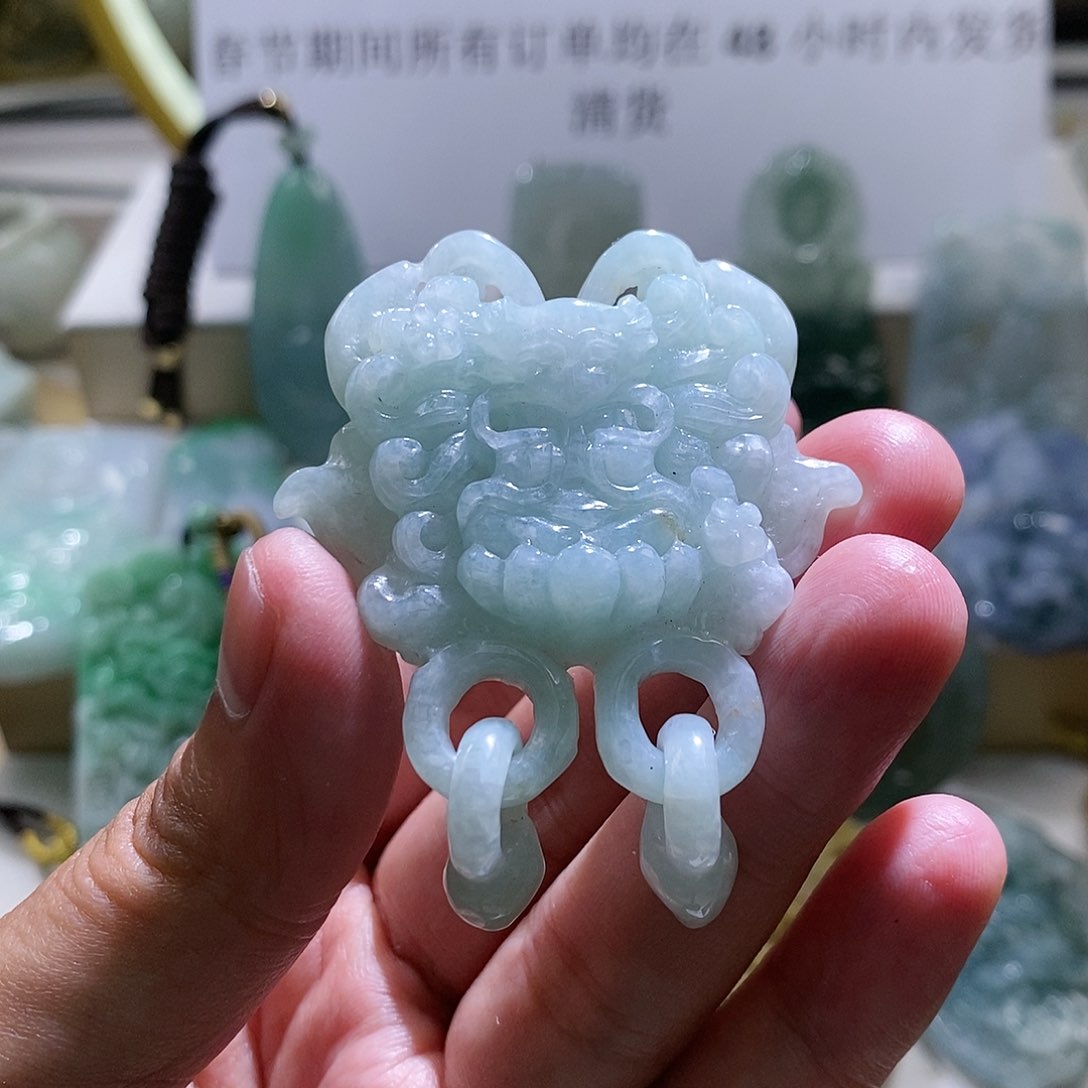 【闪购商品】翡翠颈饰未镶嵌九尾狐