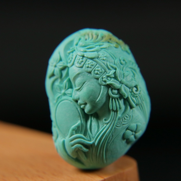 原矿绿松石国风美女 尺寸19.5×27×11mm，重7.6g