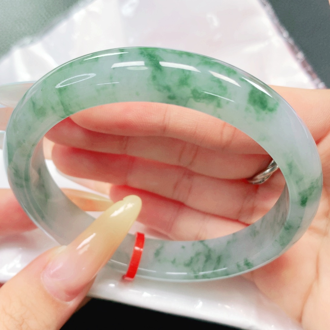 翡翠手镯未镶嵌醉**罗60。