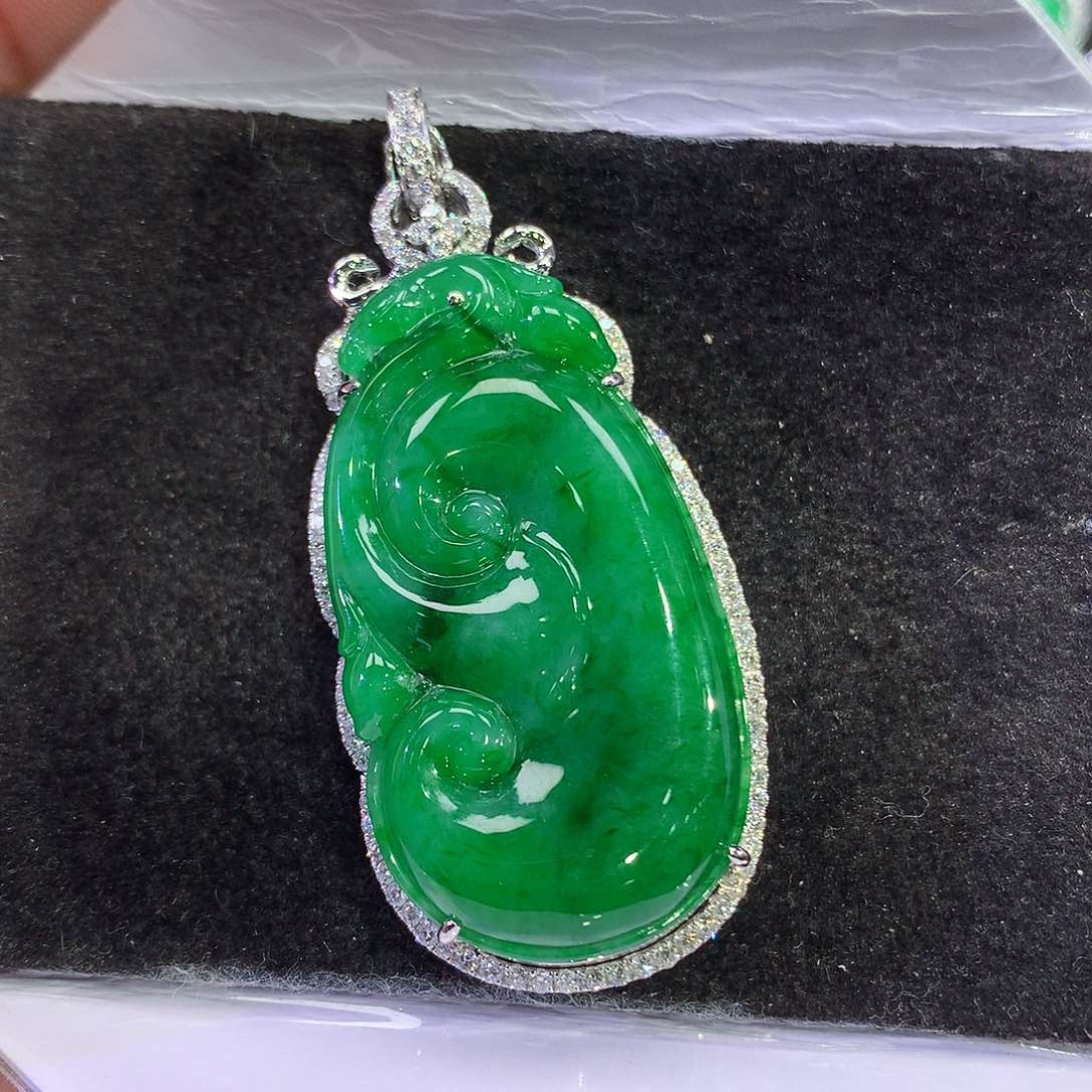 翡翠18K金镶嵌吊坠(赠链)