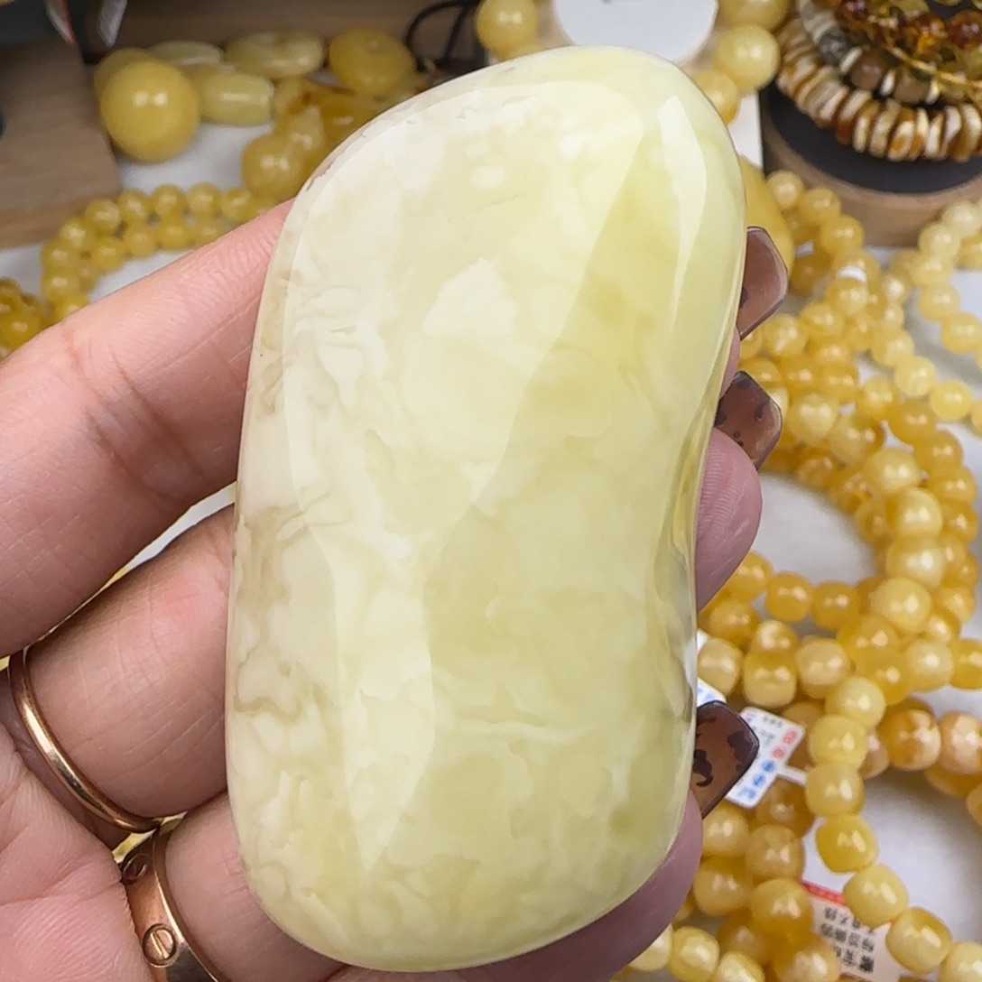 蜜蜡颈饰未镶嵌白花随型吊坠手把件