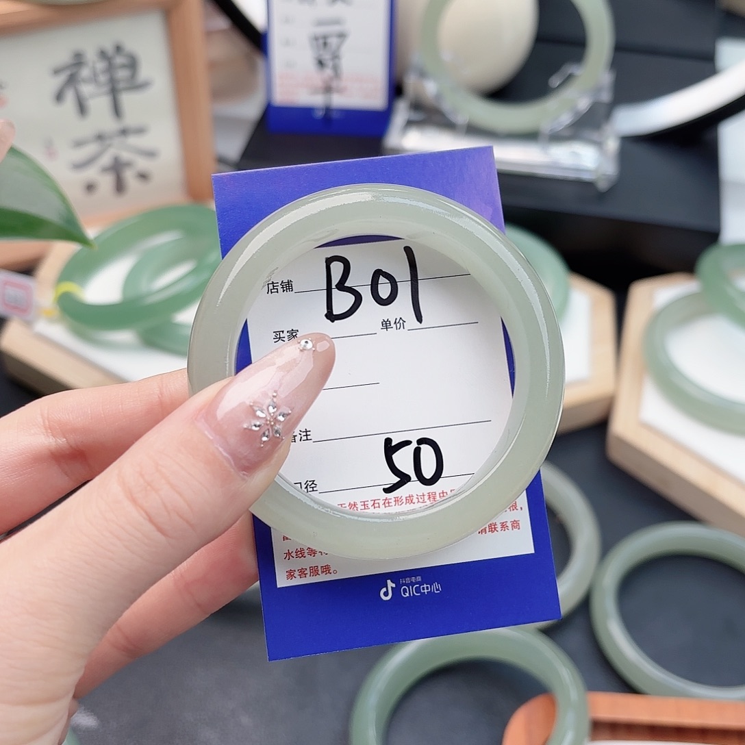 干***事石英质玉未镶嵌手镯