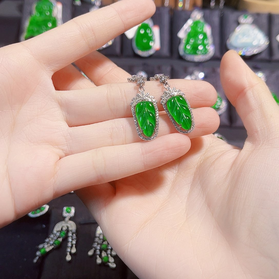 翡翠颈饰银S925镶嵌叶子