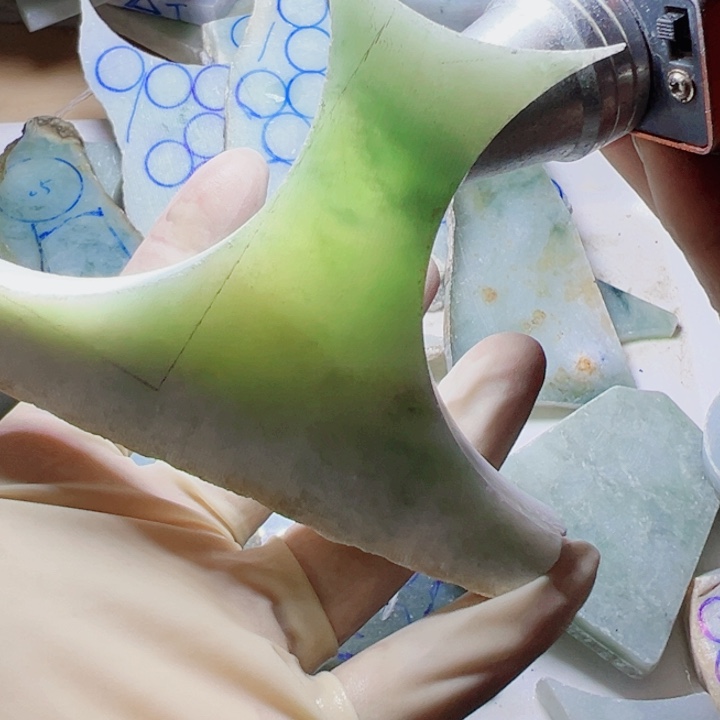 翡翠颈饰未镶嵌翡翠片料