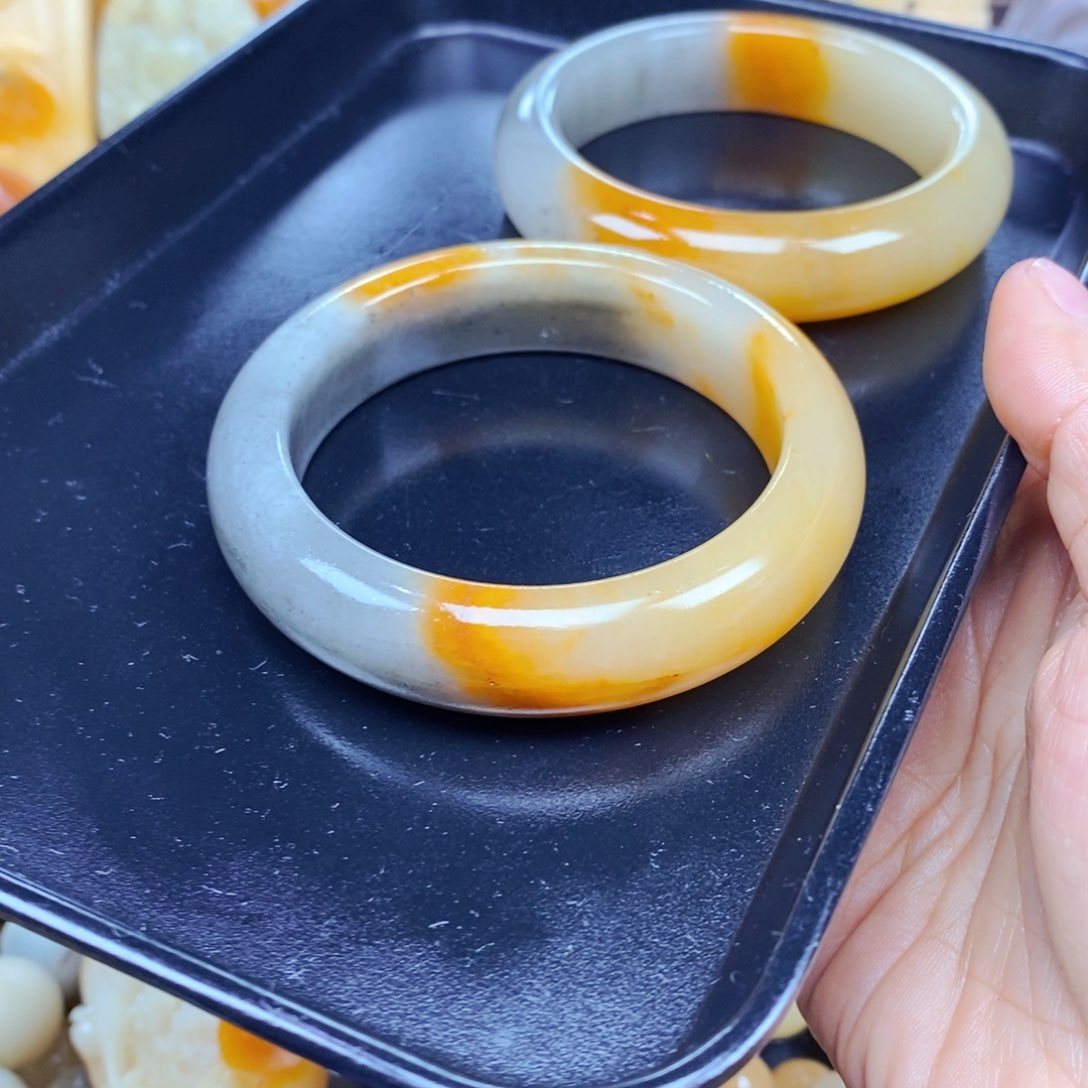 石英质玉（黄龙玉）未镶嵌颈饰