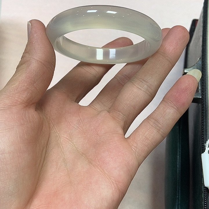 玛瑙/玉髓手镯未镶嵌酱****?703