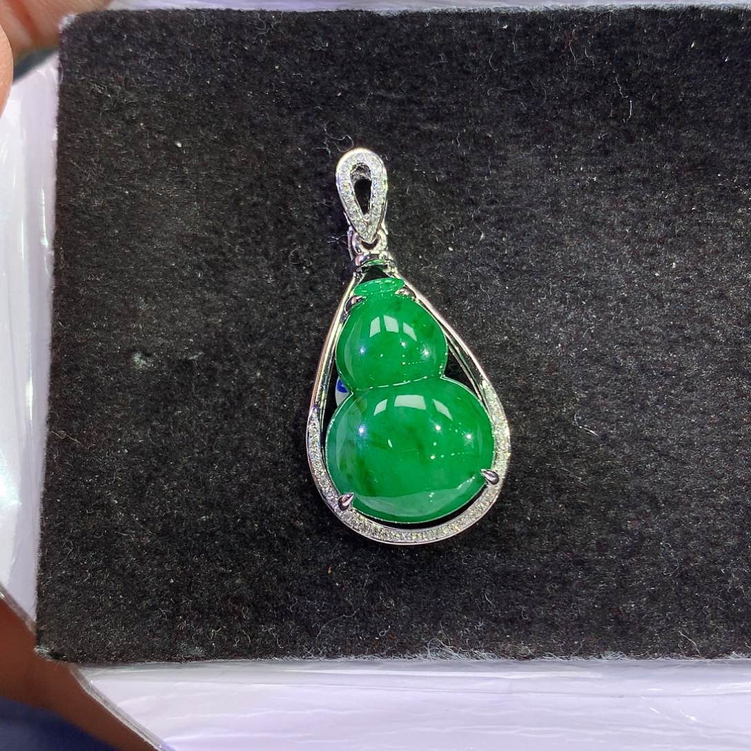 翡翠18K金镶嵌吊坠(赠链)