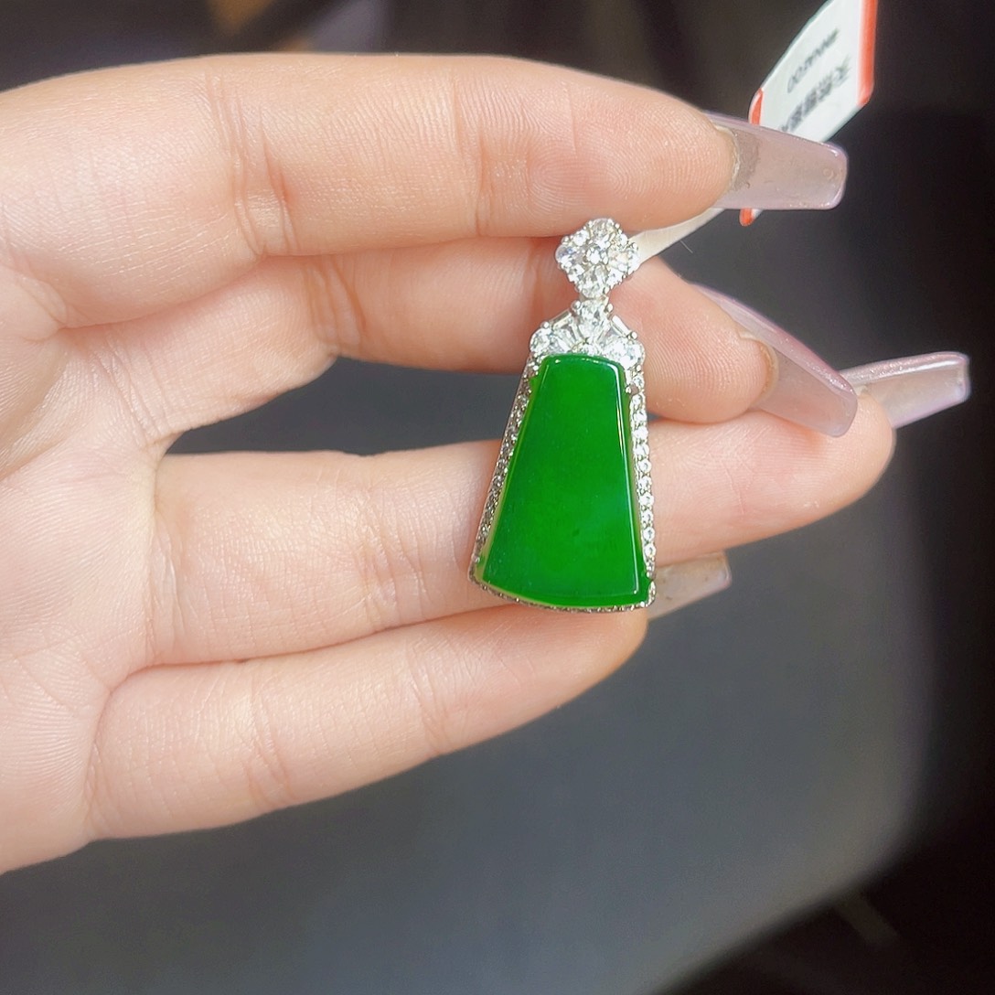 翡翠颈饰银S925镶嵌无事牌