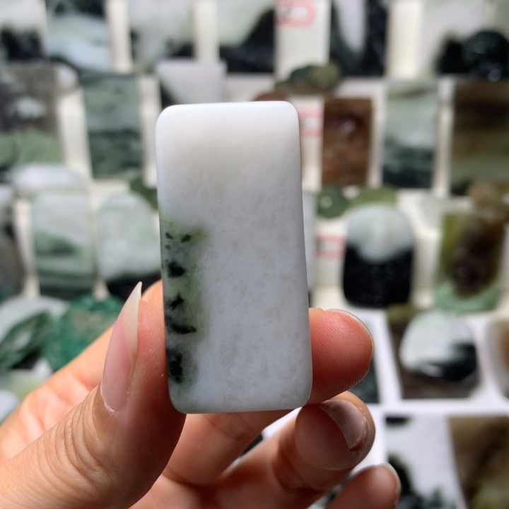 独山玉未镶嵌颈饰