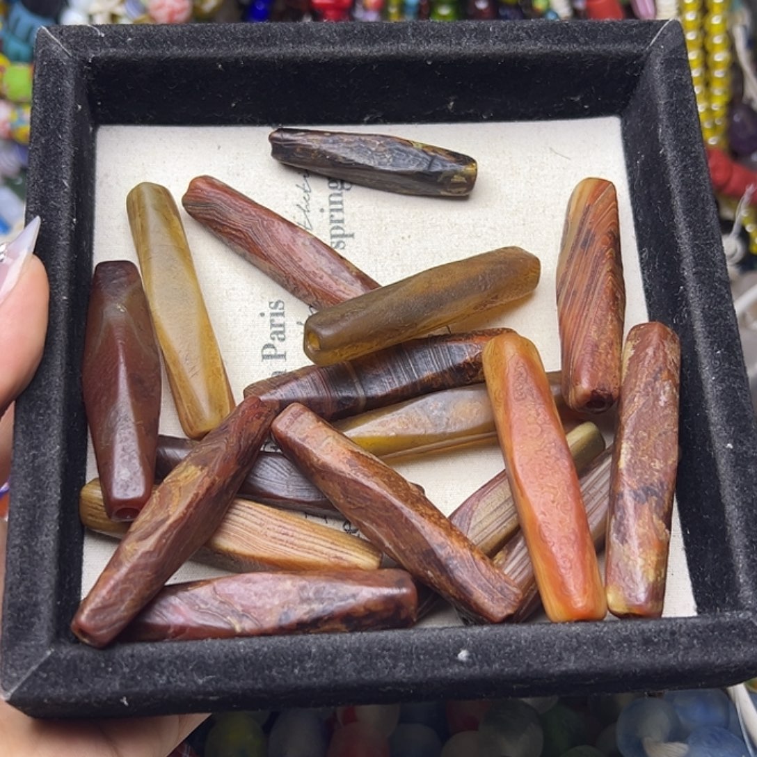 颈饰玻璃玛瑙16元一颗