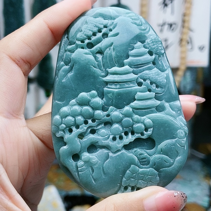 颈饰足铂镶嵌翡翠翡翠