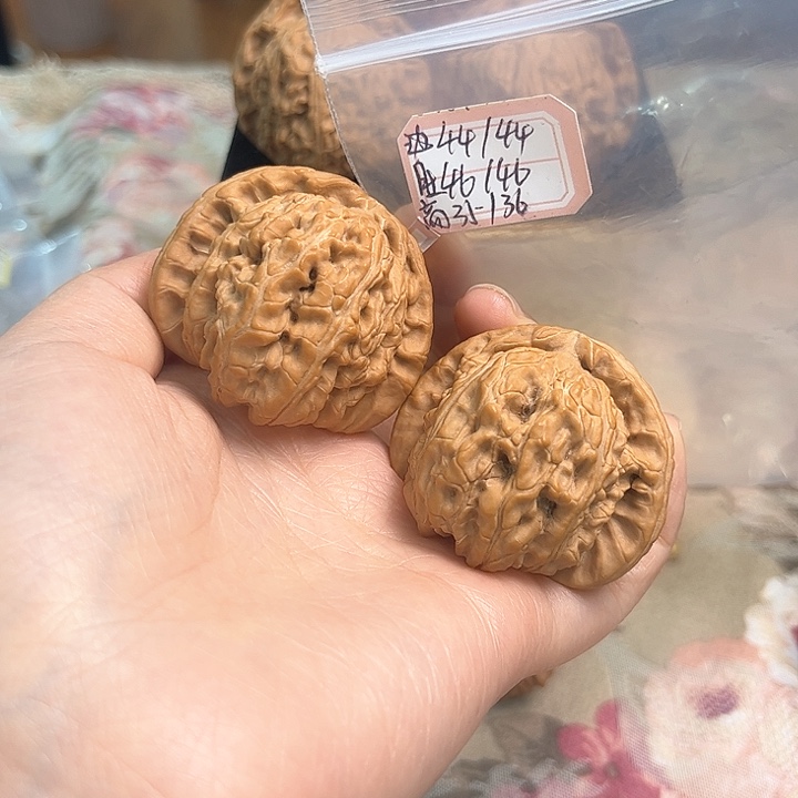 文玩核桃把件白狮子